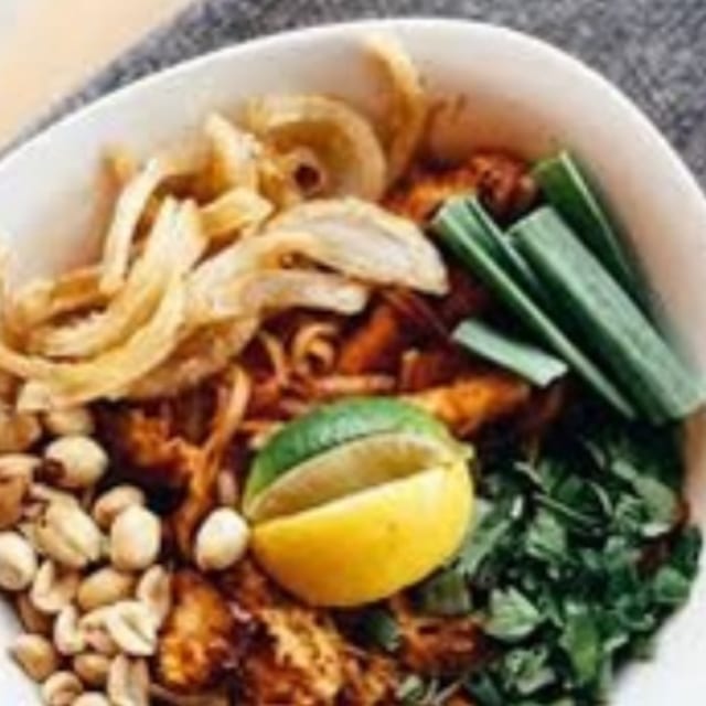 Pad thai (lunch).
